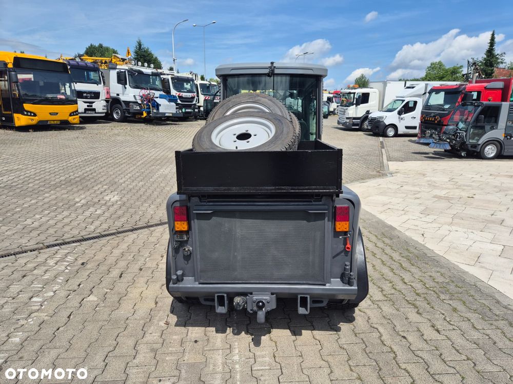 Kaercher MC 130 Adv. / KOMUNALNA MASZYNA DROGOWA / NOŚNIK OSPRZĘTU W KLASIE 3500KG / WYWROTKA / 2 KOMPLETYM KÓŁ / 4X4 / DIESEL KUBOTA 4 CYLINDRY / MOŻLIWY TRANSPORT - 8