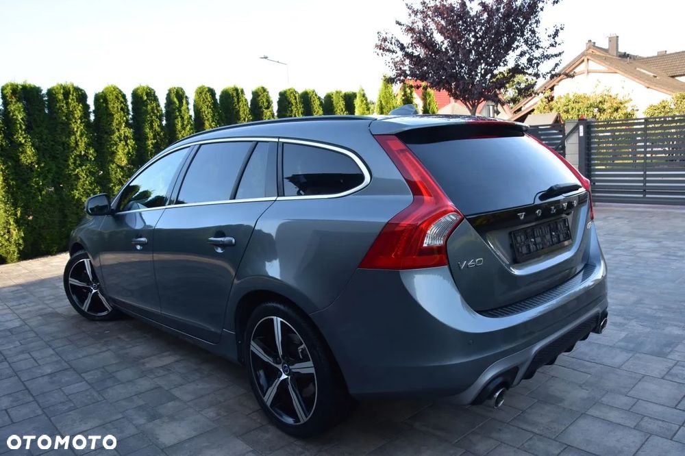 Volvo V60 D3 AWD Geartronic R-Design - 6