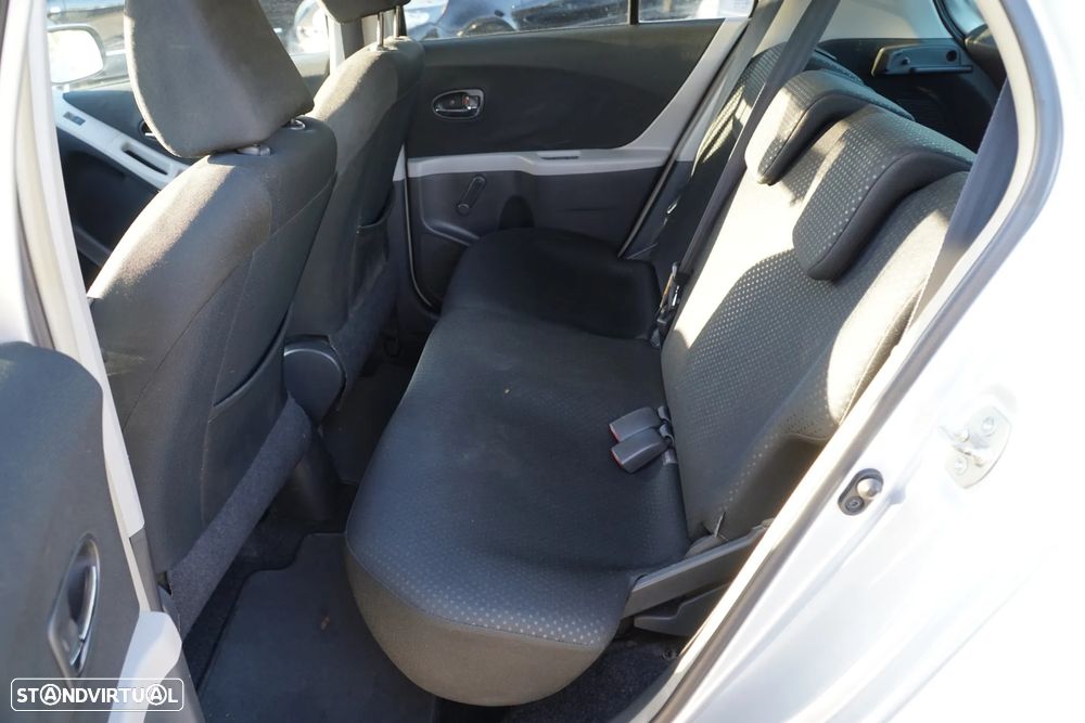 Toyota Yaris 1.0 VVT-i AC Manual - 13