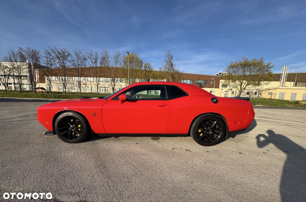 Dodge Challenger - 8