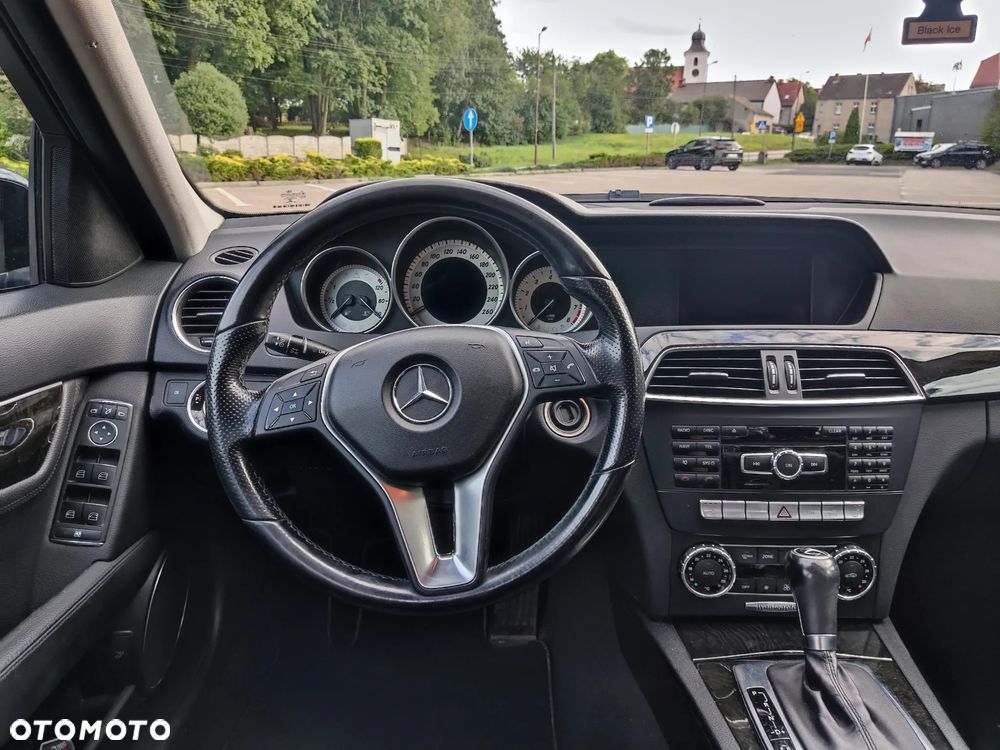 Mercedes-Benz Klasa C 250 CGI BlueEff Avantgarde - 10