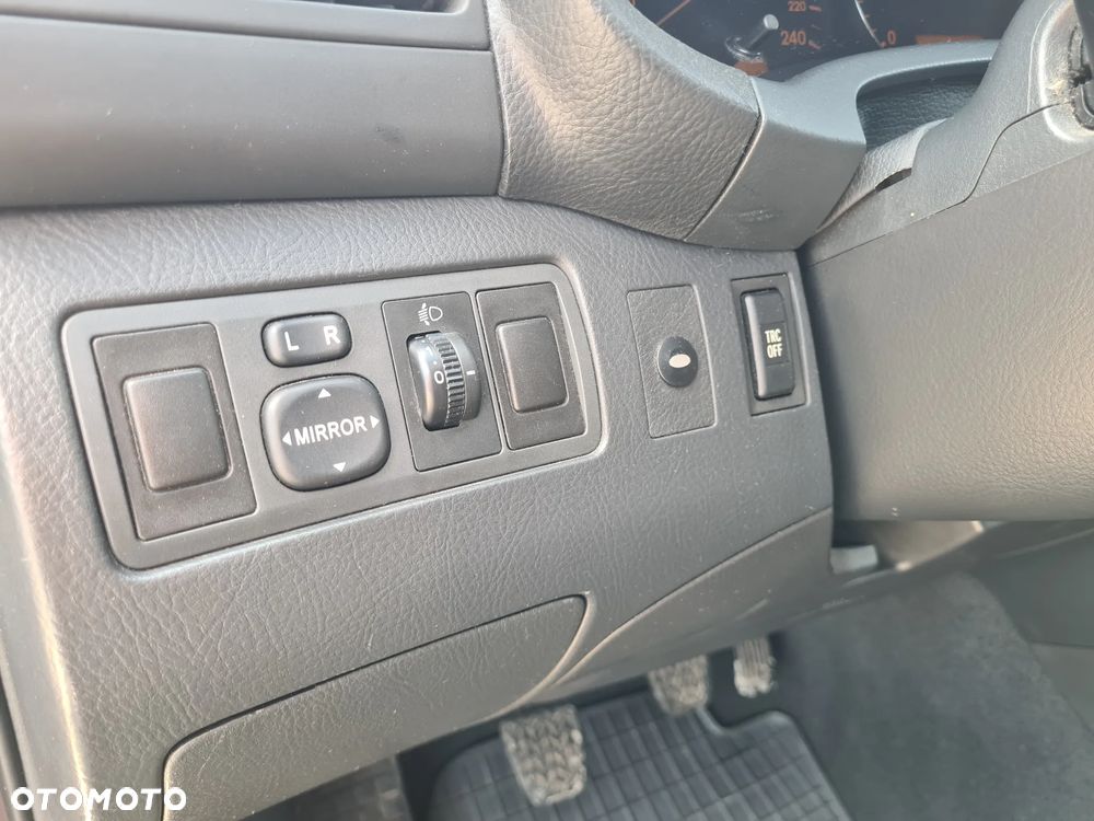 Toyota Avensis - 16