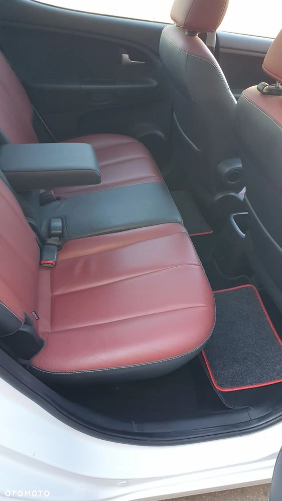 Kia Venga 1.6 CVVT Titanium Collection - 20