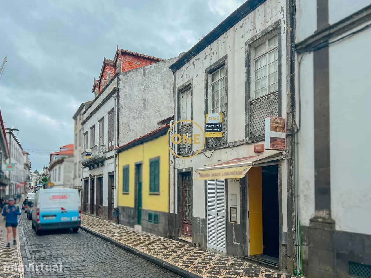 PRÉDIO COM 2 PISOS NO CENTRO HISTÓRICO DE PONTA DELGADA - Grande imagem: 2/8