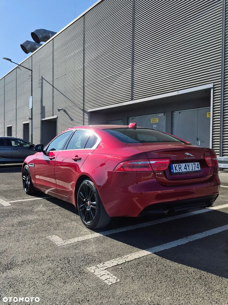 Jaguar XE 2.0 T Pure - 4