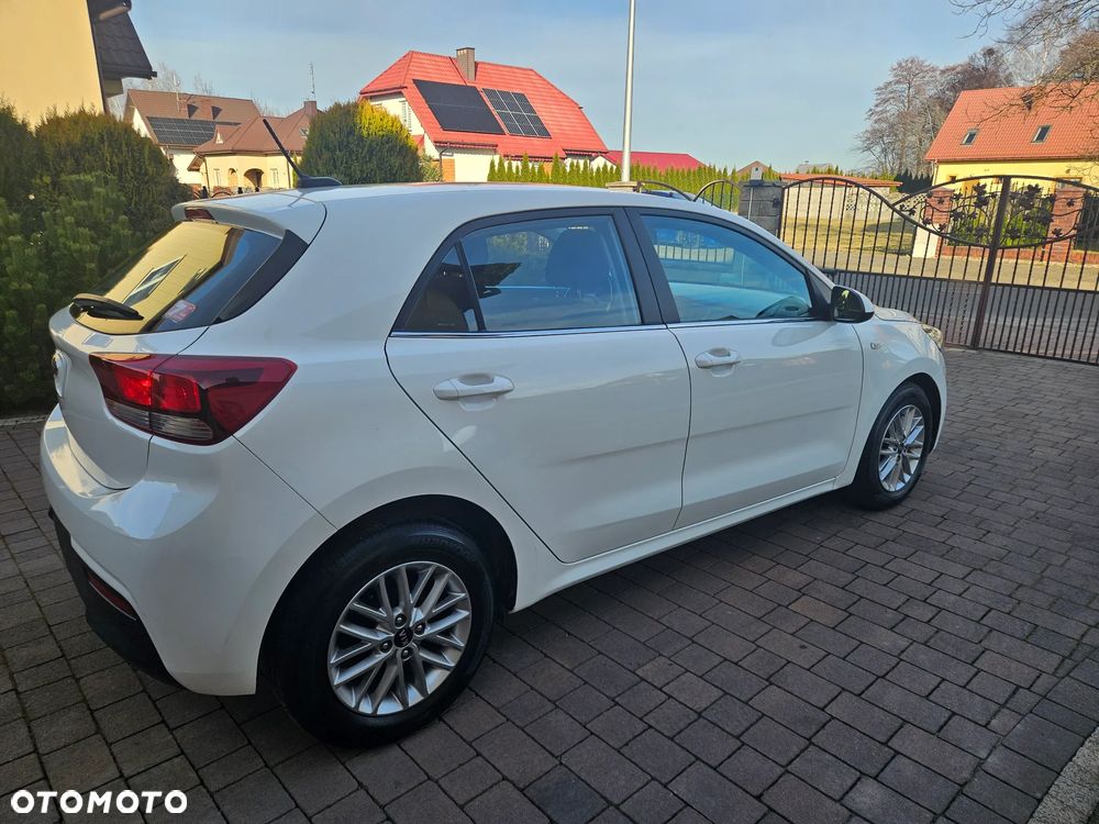 Kia Rio 1.4 L - 10