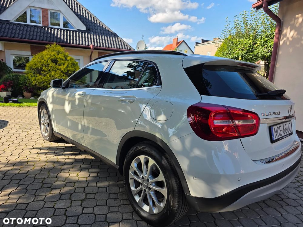 Mercedes-Benz GLA - 23