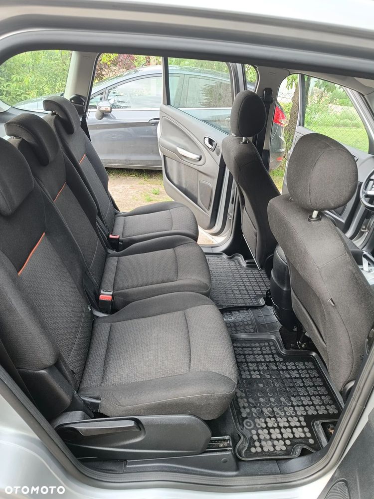 Ford S-Max - 16