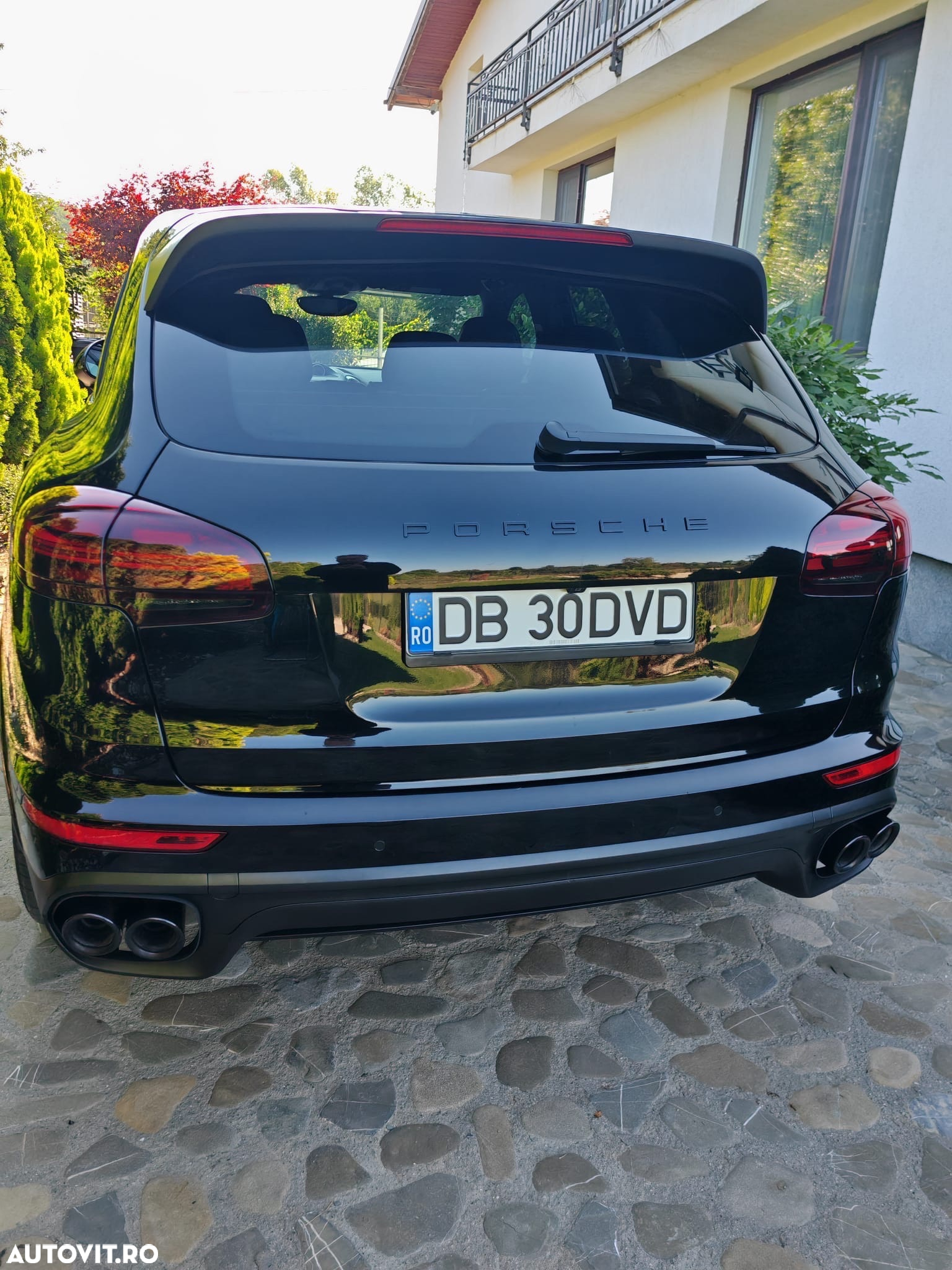Porsche Cayenne 3.0 L - 12