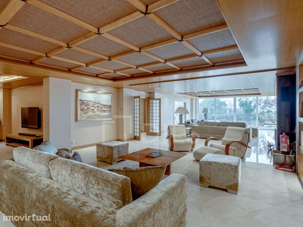 Apartamento T4 duplex com terraço e vista rio em Algés - Grande imagem: 2/55