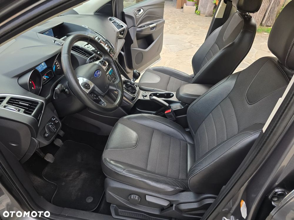 Ford Kuga 2.0 TDCi FWD Titanium - 24