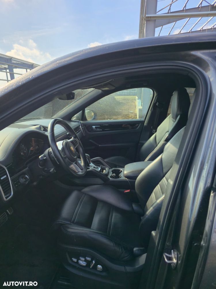 Porsche Cayenne S - 4