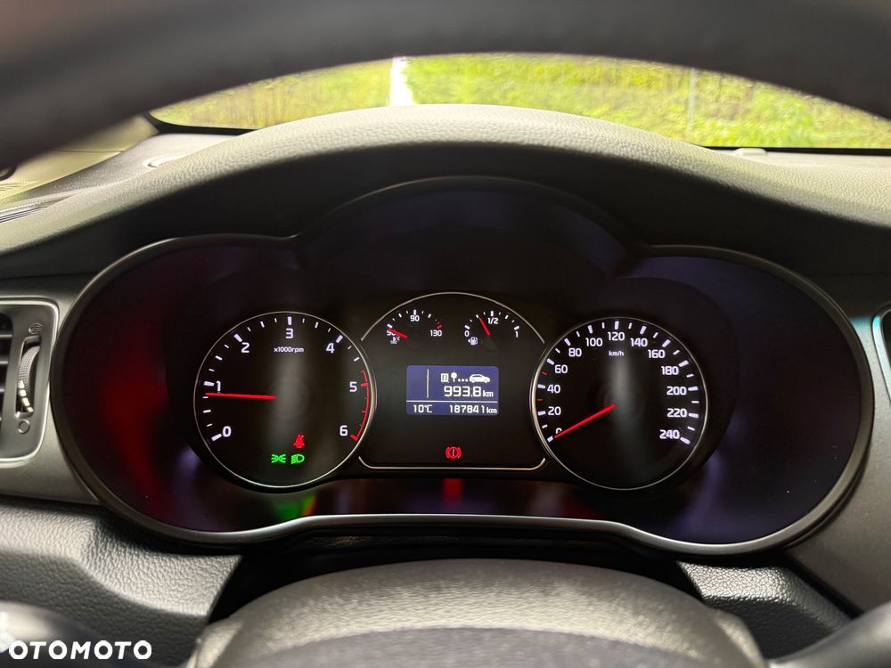 Kia Carens 1.7 CRDi 115 Dream Team Edition - 17