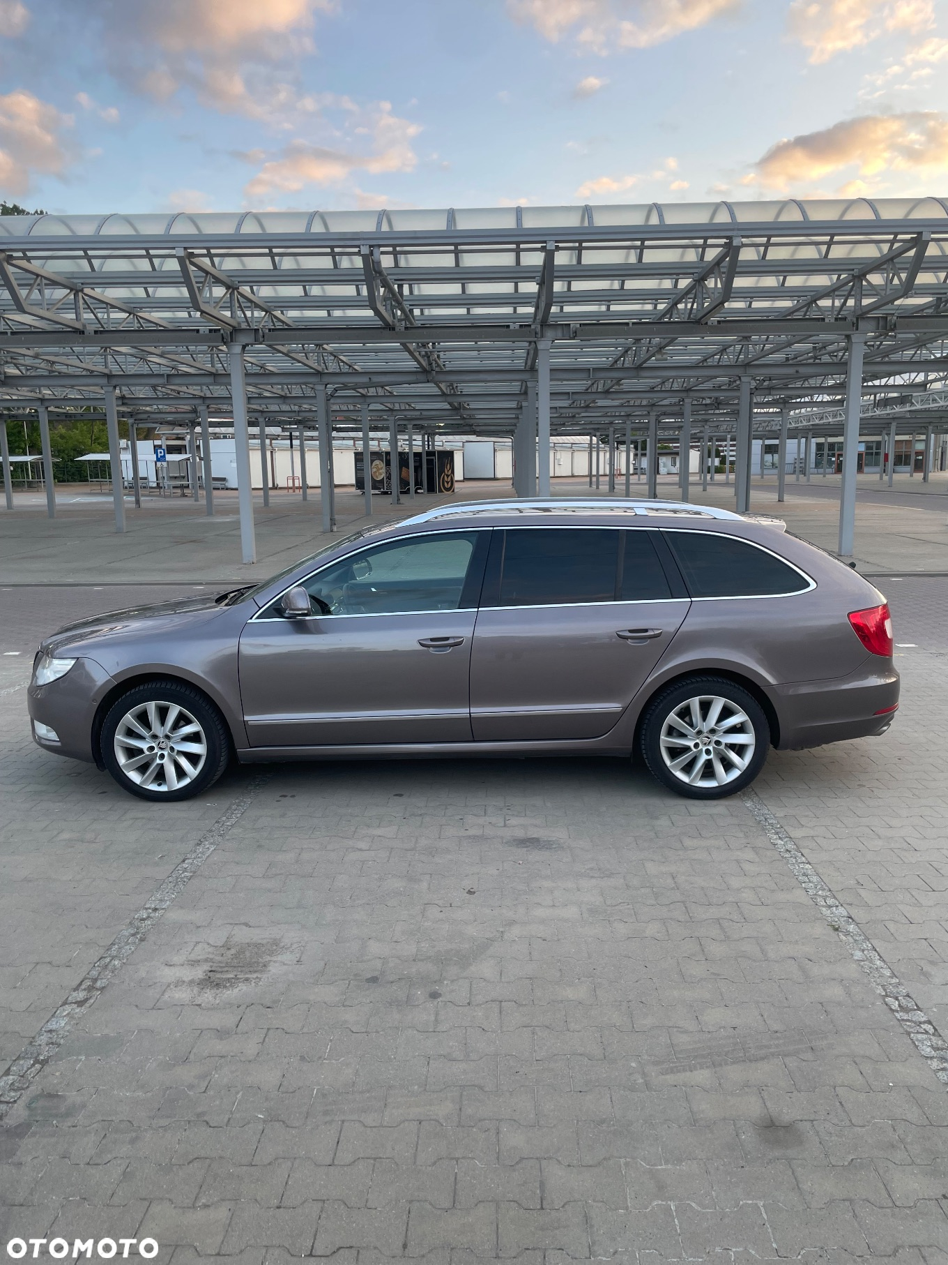 Skoda Superb 2.0 TDI Elegance DSG - 6