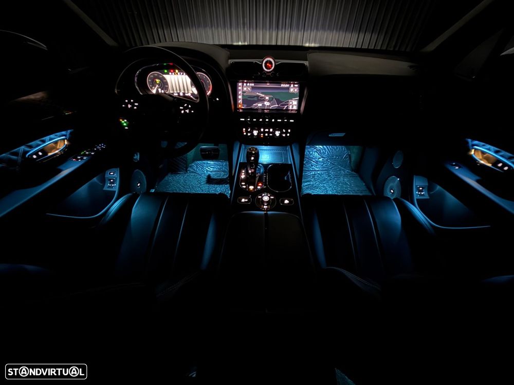 Bentley Bentayga V8 S Black Edition - 59