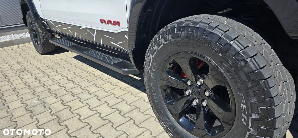 Dodge RAM - 16