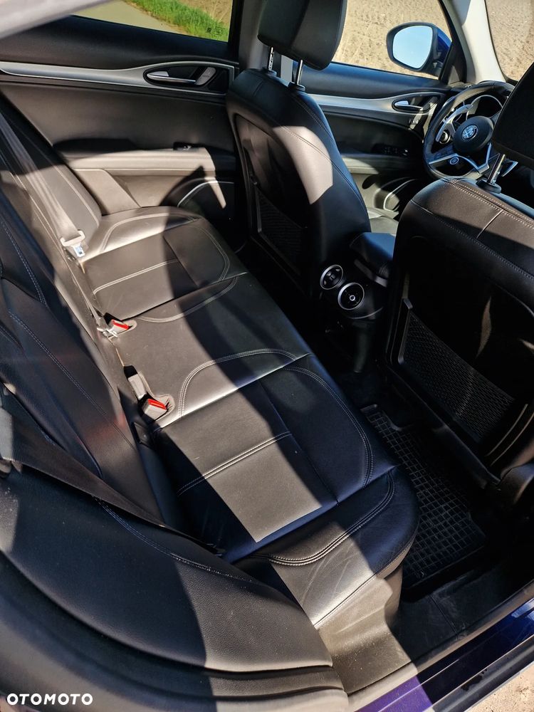 Alfa Romeo Stelvio 2.0 Turbo 16V AT8-Q4 Ti - 8