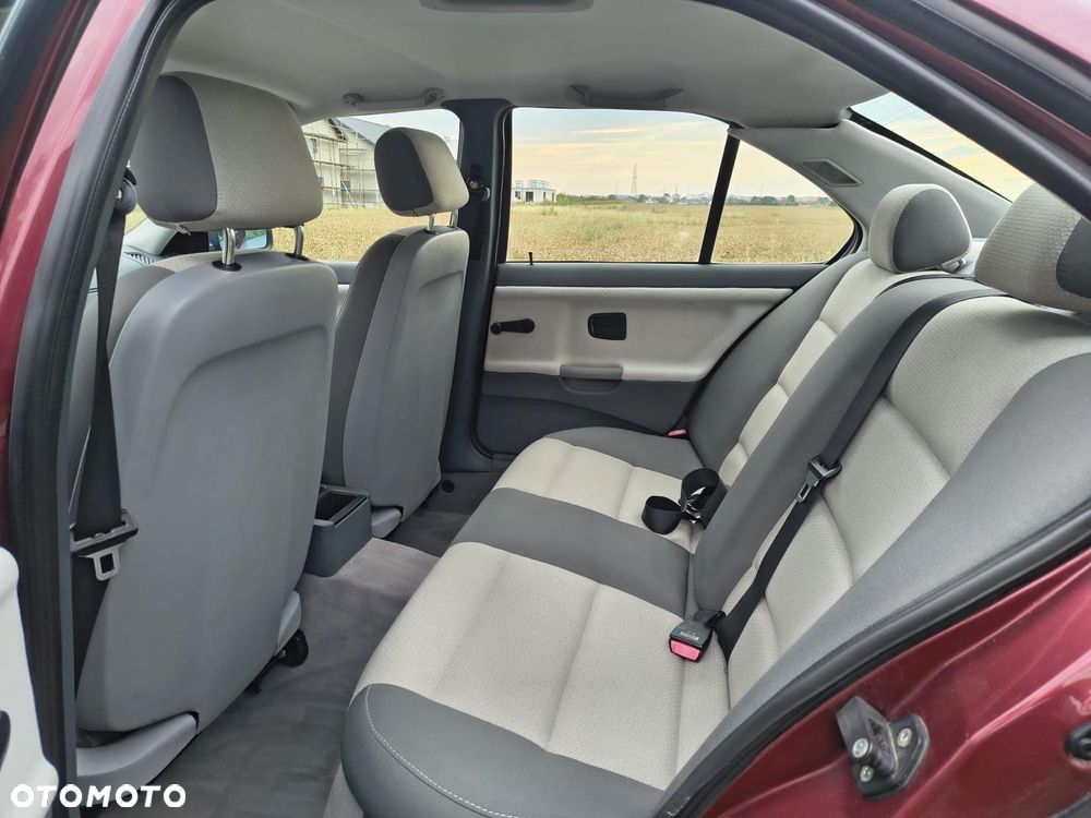 BMW Seria 3 318i - 11
