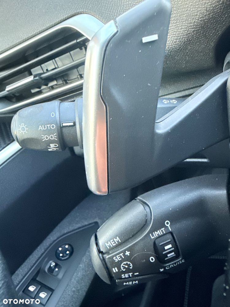 Peugeot 3008 BlueHDi 130 Stop & Start EAT8 Active - 32