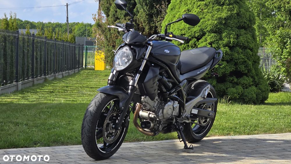 Suzuki Gladius - 6