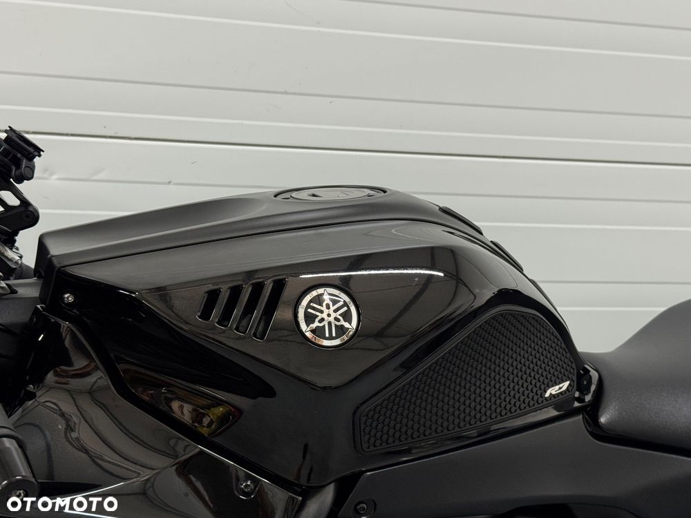 Yamaha R7 - 25