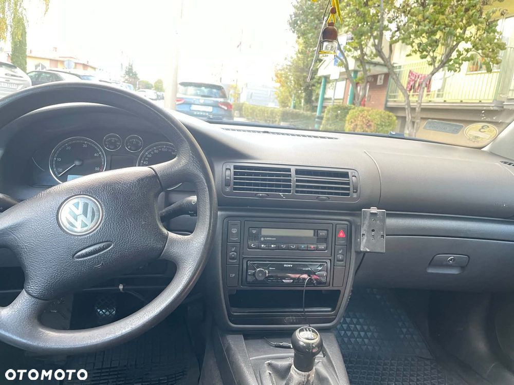 Volkswagen Passat 1.9 TDI Comfortline Family - 4
