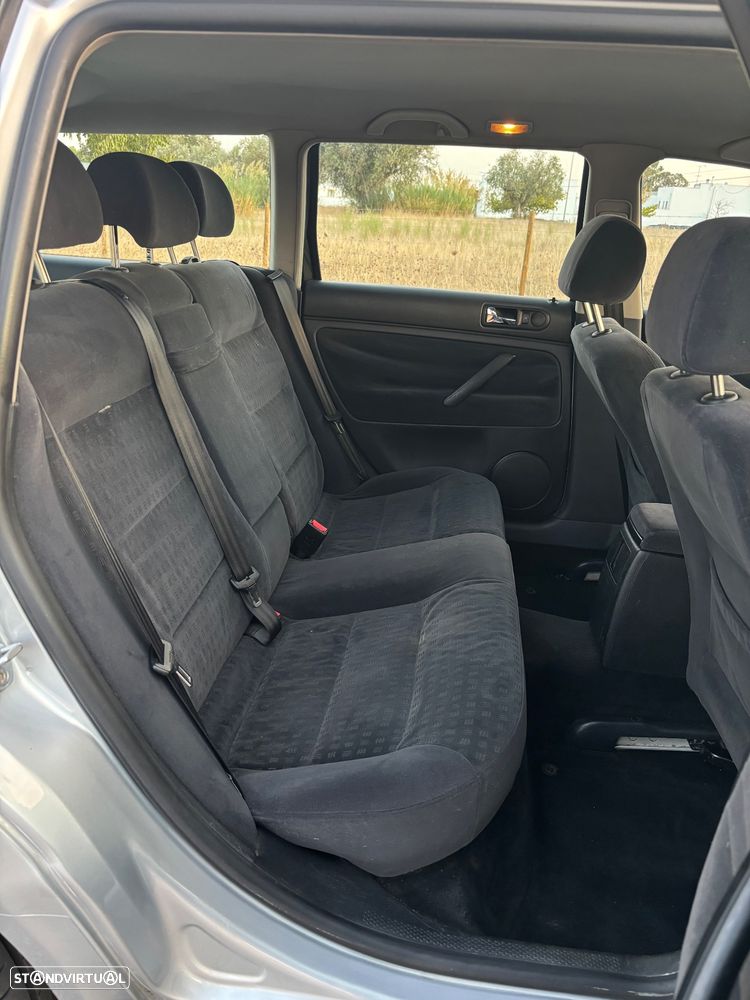 VW Passat Variant 1.9 TDi 4Motion Highline - 8