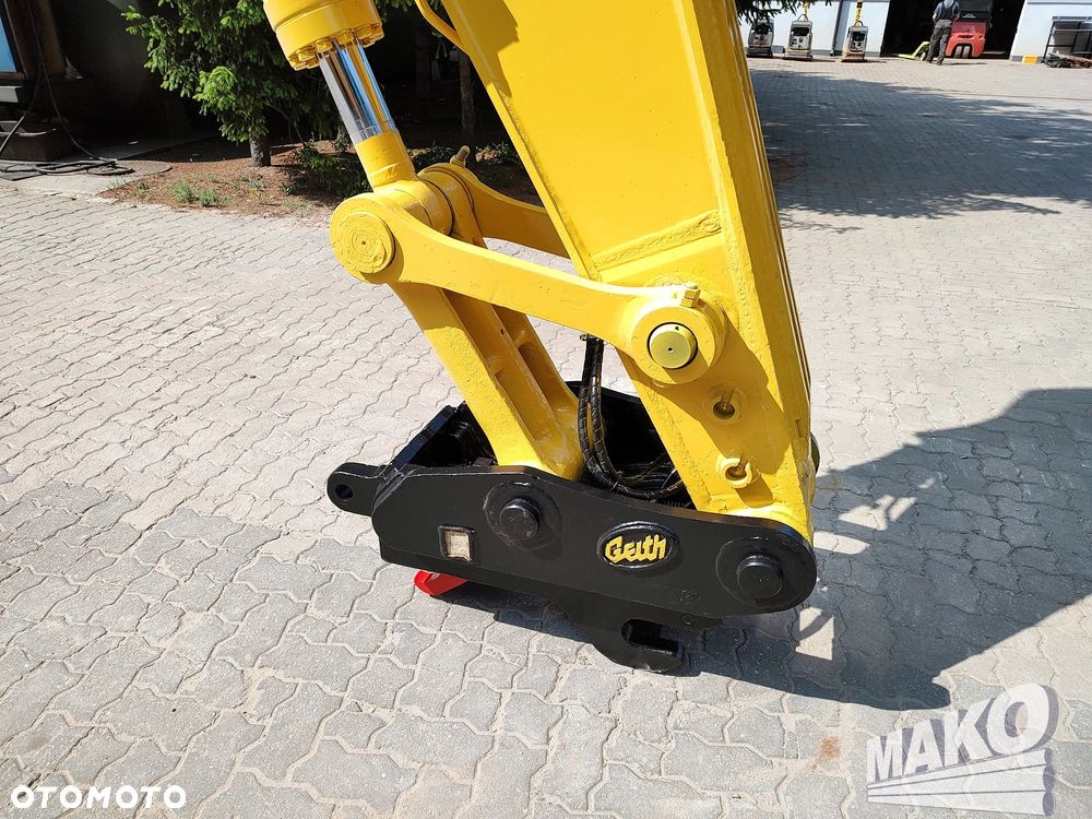 Komatsu PC240LC-10 - 8