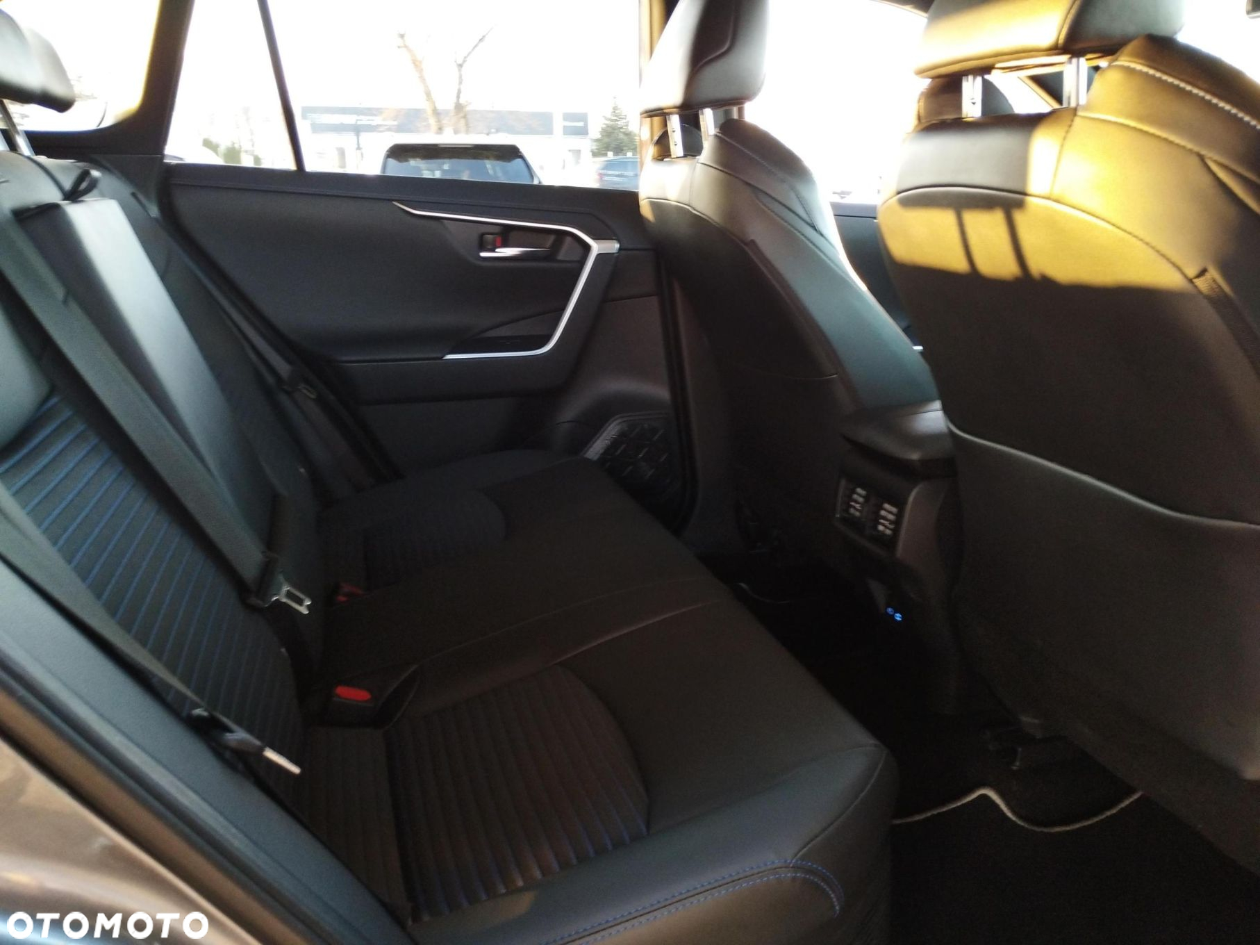 Toyota RAV4 - 11