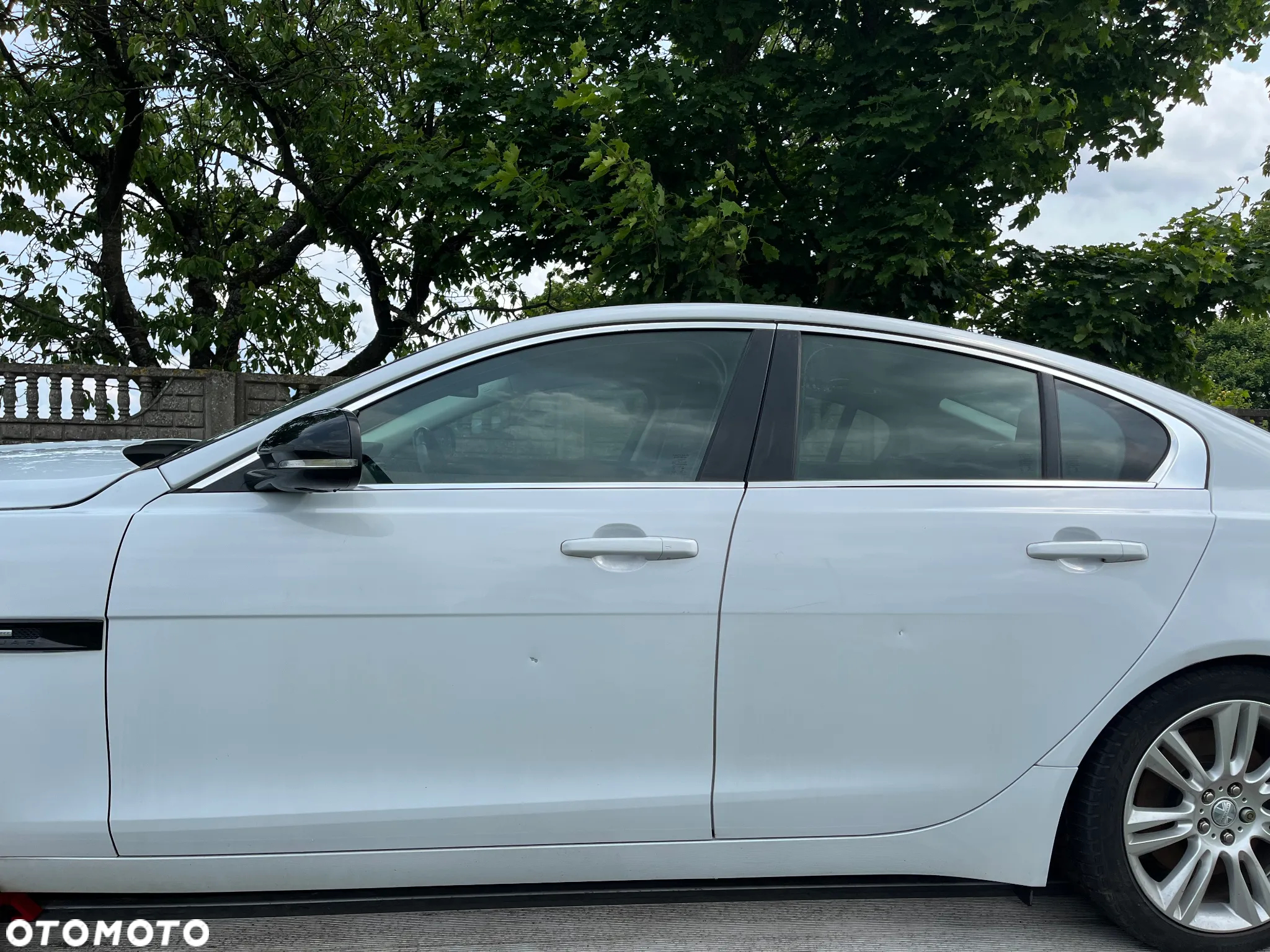 Jaguar XE 2.0 T R-Sport - 6
