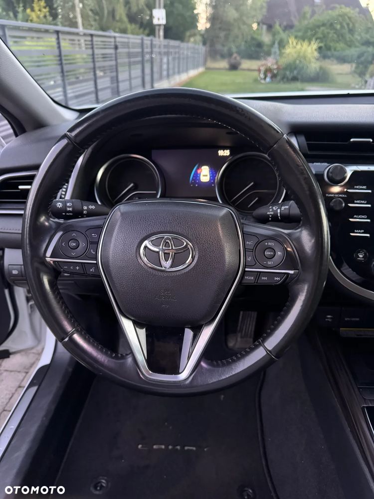 Toyota Camry 2.5 Hybrid Executive CVT - 9