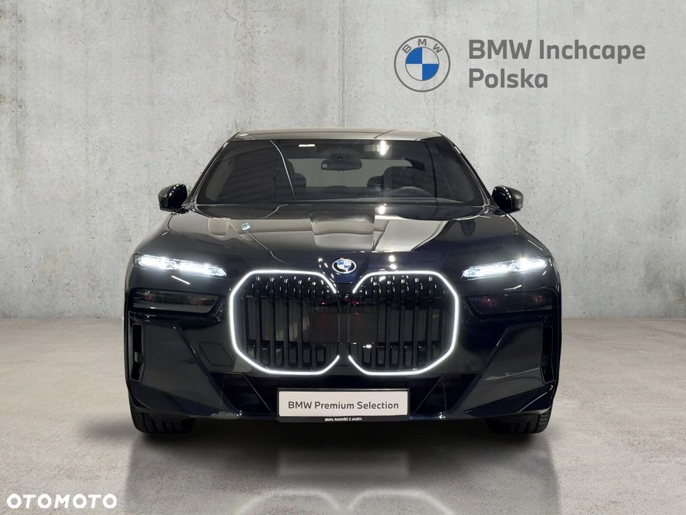 BMW i7 - 8