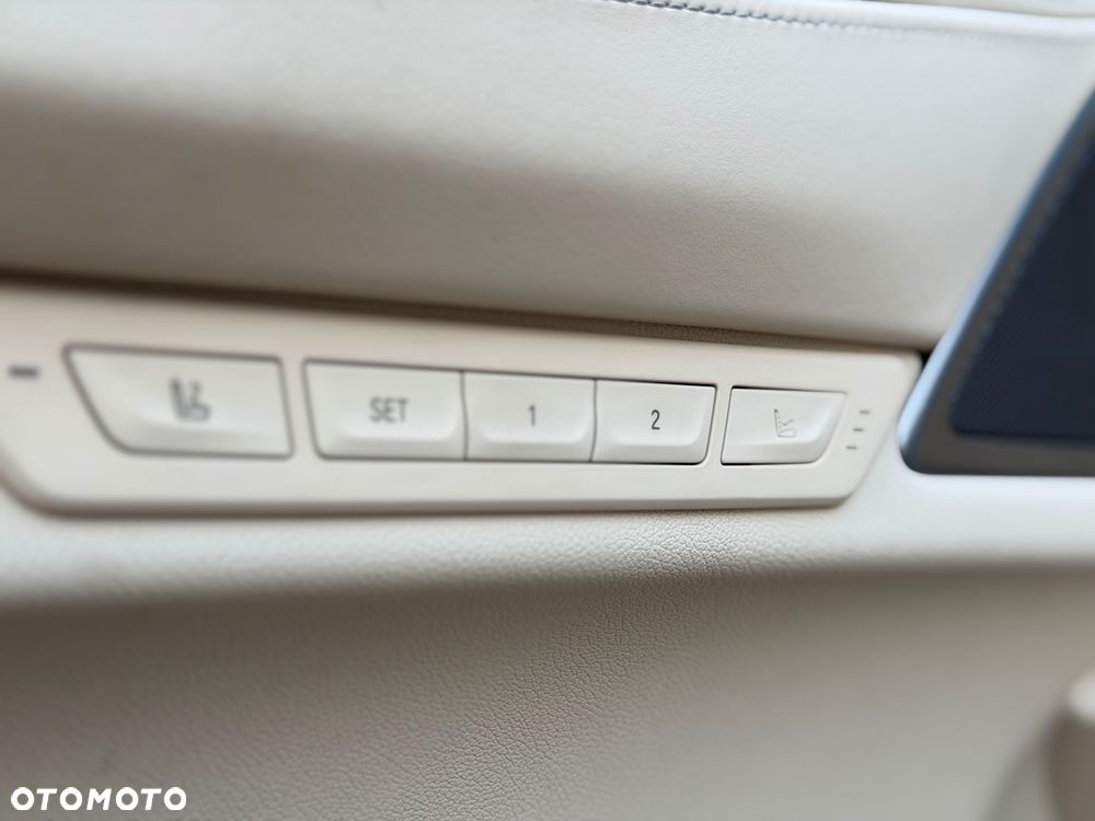 BMW Seria 7 730d xDrive mHEV - 22