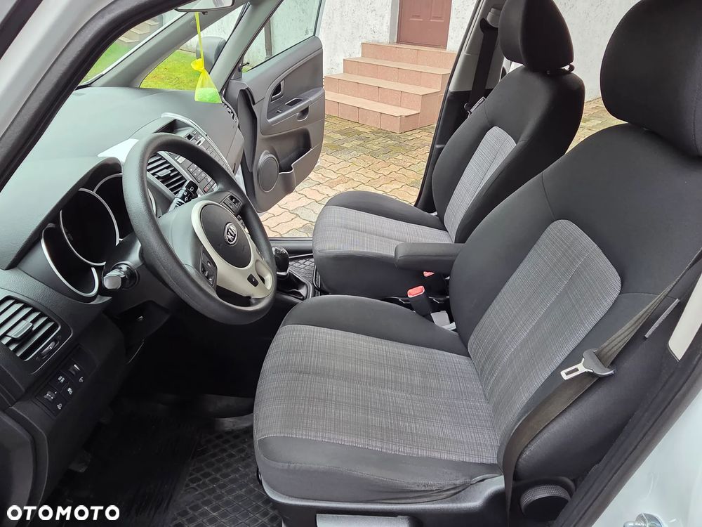 Kia Venga - 16