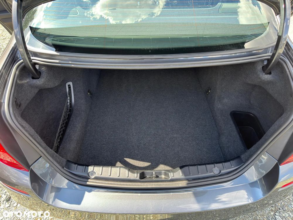 BMW Seria 5 528i xDrive - 15