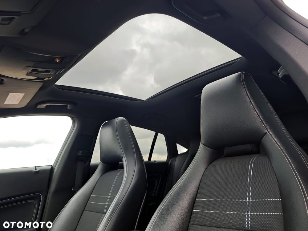 Mercedes-Benz CLA 180 7G-DCT - 20