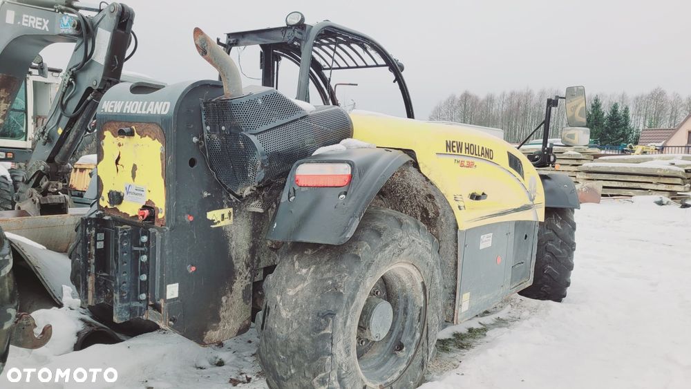 Spalona ładowarka New Holland TH 6.32 na części - 2