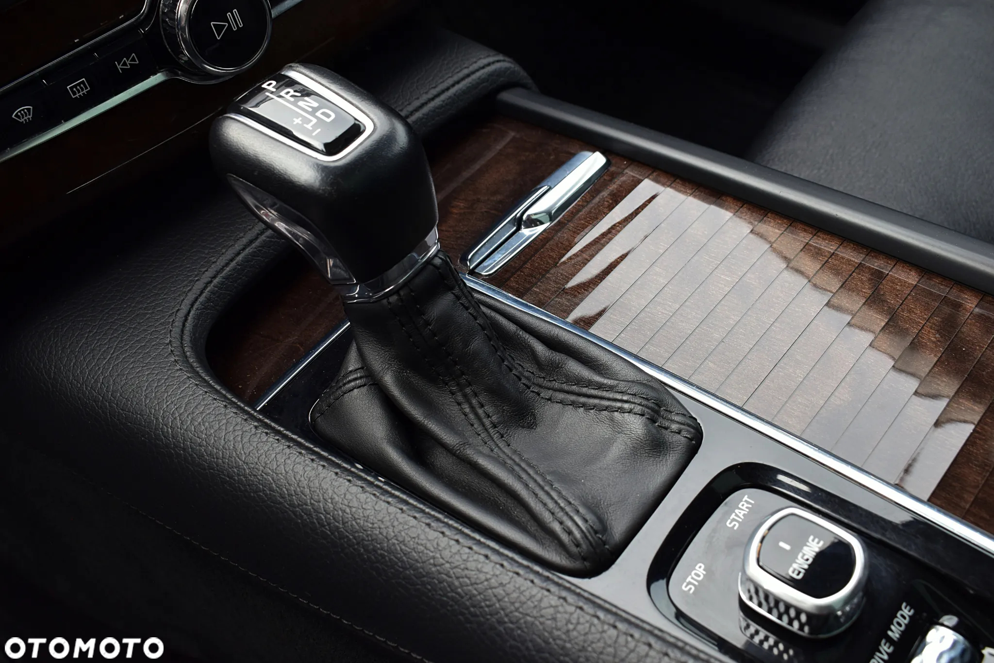 Volvo XC 90 T6 AWD Momentum - 24