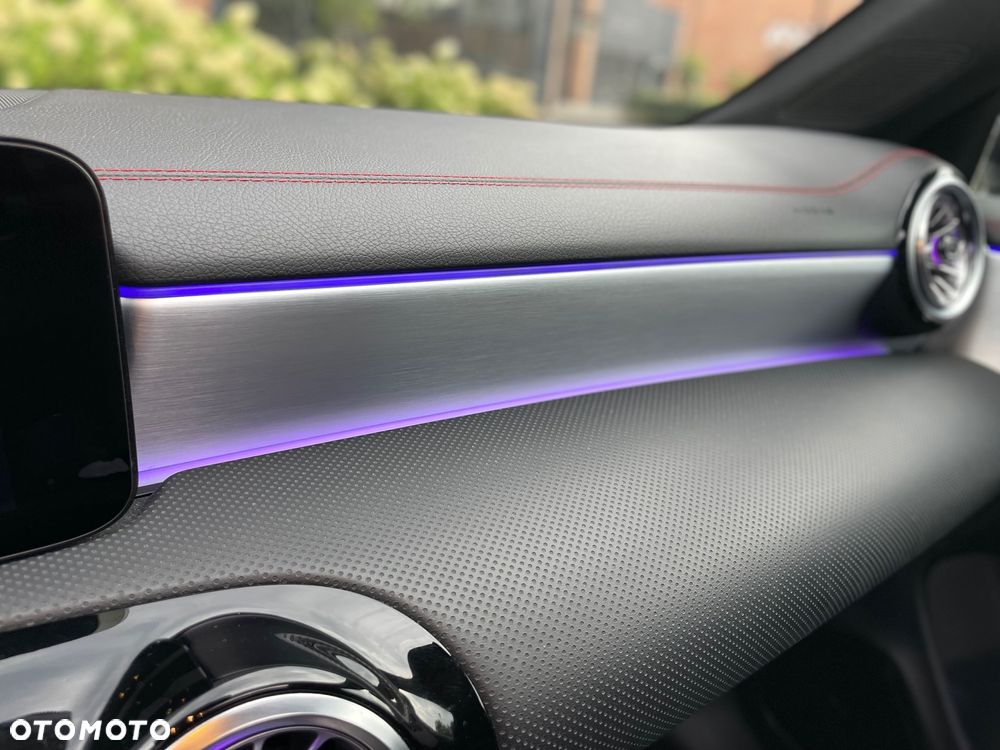 Mercedes-Benz CLA 200 7G-DCT AMG Line - 23