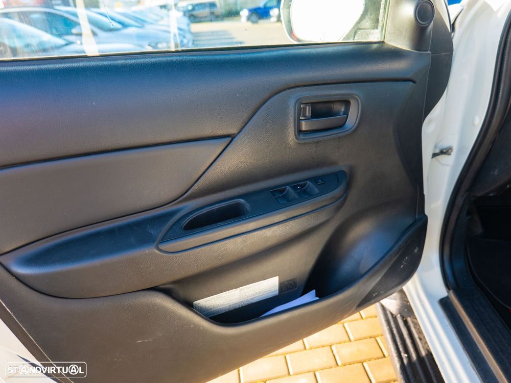 Mitsubishi L200 2.3 DI-D CD Invite 4WD - 11