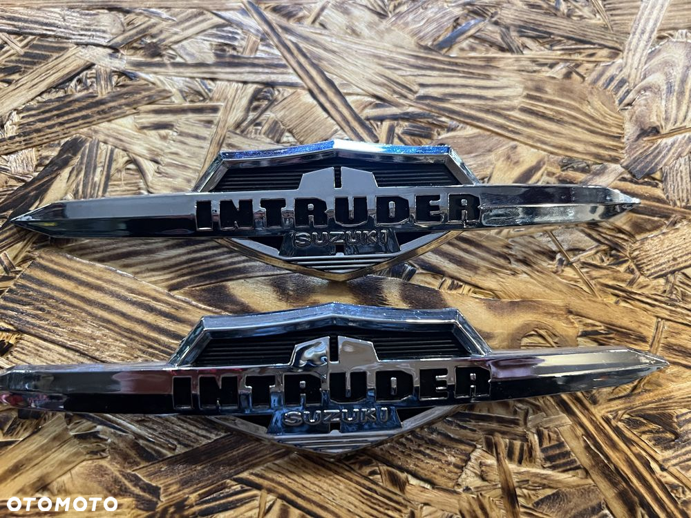 SUZUKI INTRUDER 800 Znaczek Emblemat - 3
