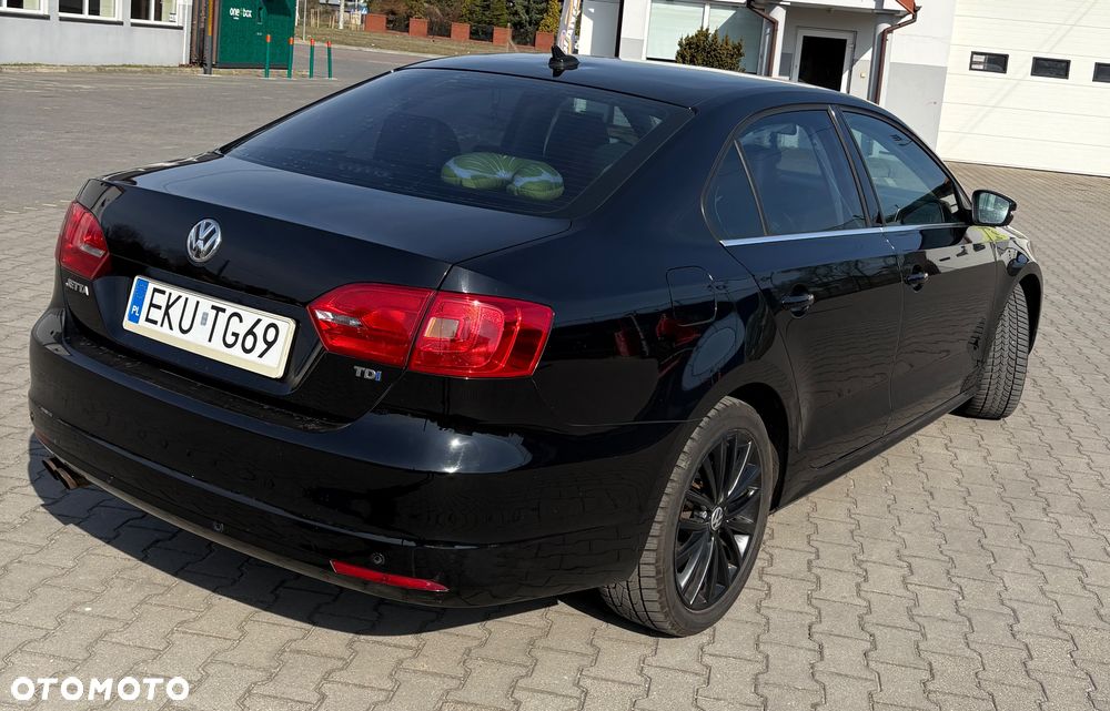 Volkswagen Jetta - 4
