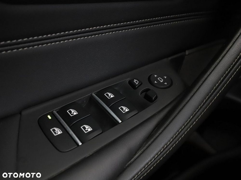 BMW Seria 5 530e xDrive Luxury Line - 41