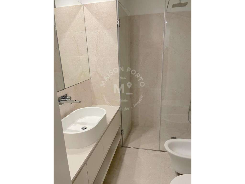 Apartamento T3 com Suite, Varanda com churrasqueira e Box de Garage... - Grande imagem: 4/32