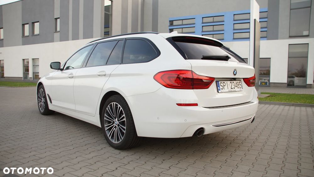 BMW Seria 5 520d Sport Line - 4