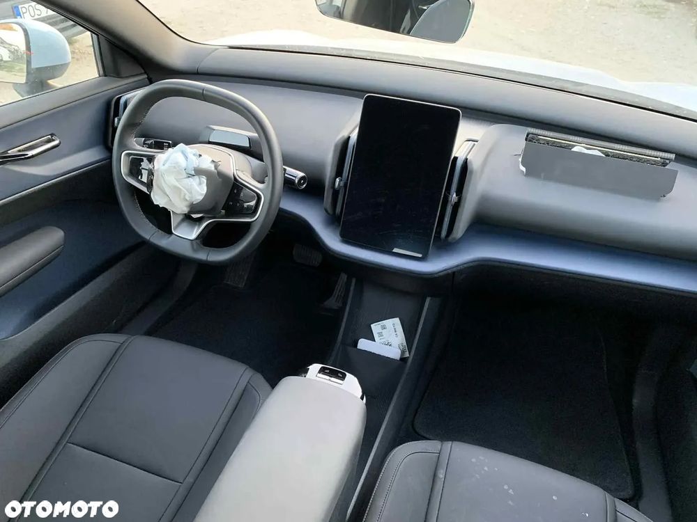 Volvo EX30 Single Motor Extended Range RWD Core - 12