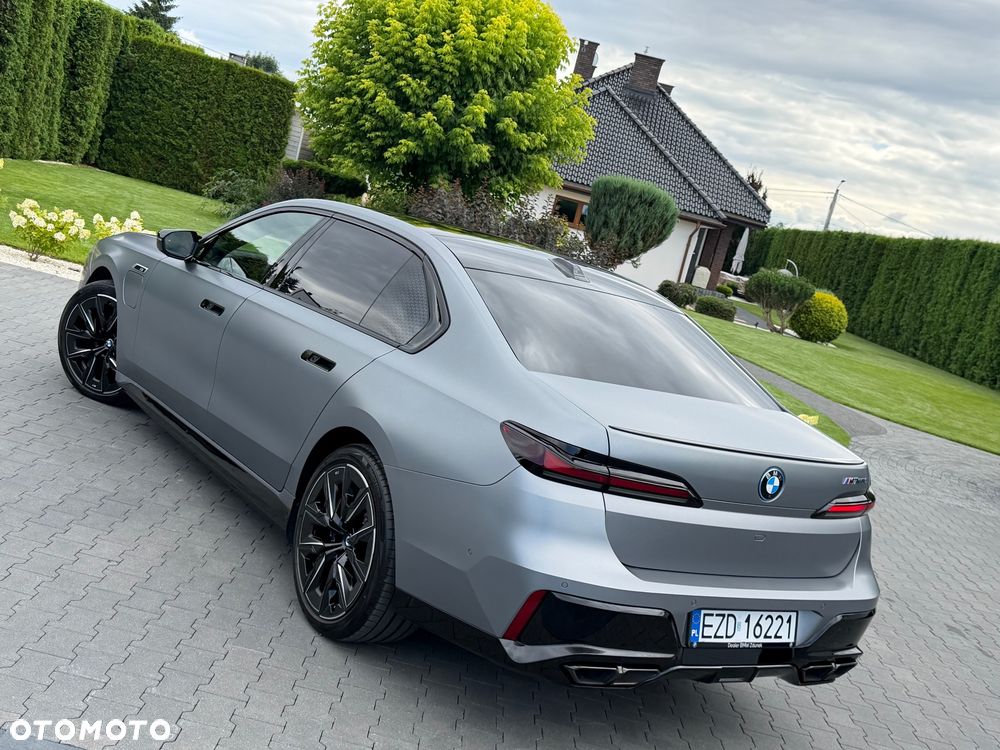 BMW Seria 7 M760e PHEV xDrive Individual Edition sport - 4