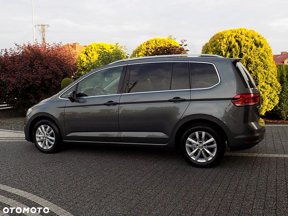 Volkswagen Touran - 10