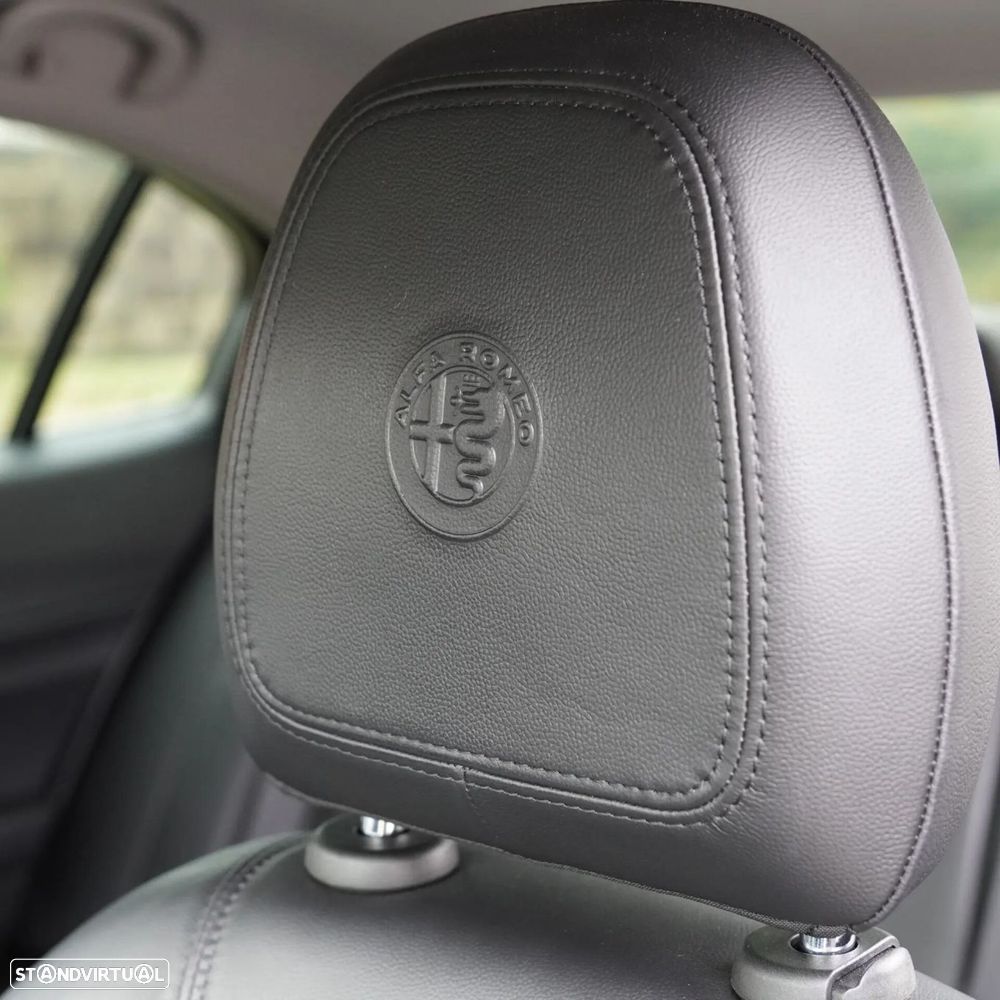 Alfa Romeo Giulia 2.2 D AT8 - 21