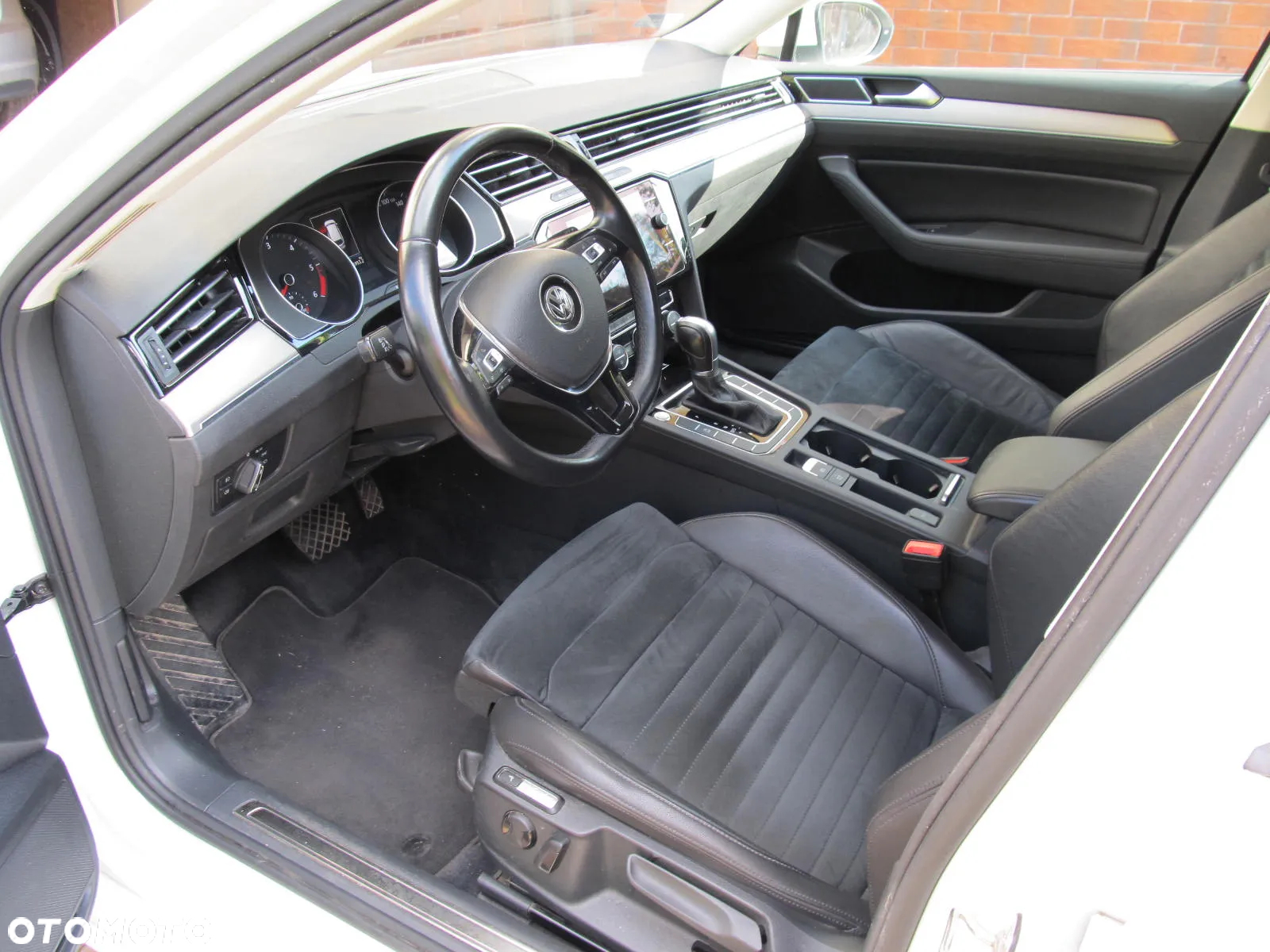 Volkswagen Passat Variant 2.0 TDI SCR DSG BlueMotion Highline - 7